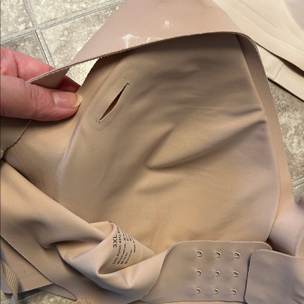Seamless Nude and Beige Wireless Bras 3x - Picture 7 of 7